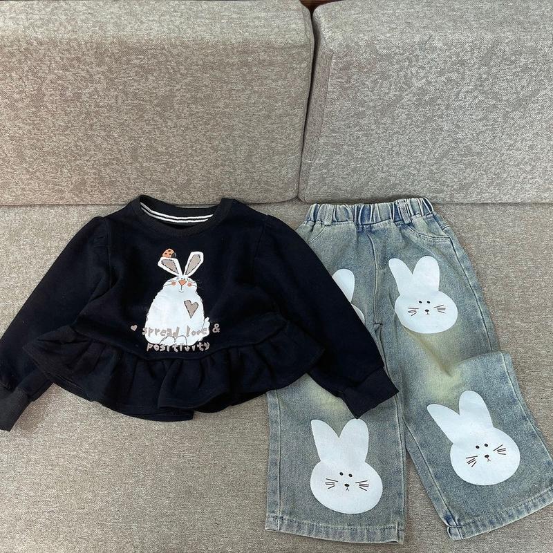 Set áo nỉ và quần jeans suông hình thỏ siu xinh cho bé