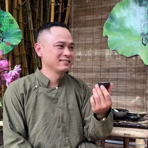 Minh Khôi thích uống trà
