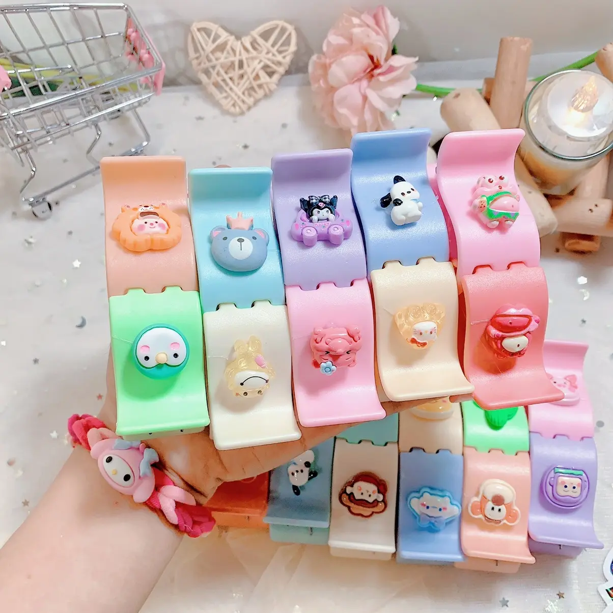 Combo 12 Kẹp tóc càng cua Charm gấu dâu lotso đẹp hottrend có 3 răng / 5 răng càng cua xinh xắn Women Nữ Women Nữ