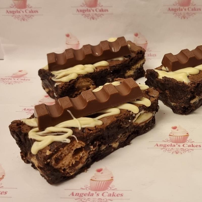 Kinder Bar & Kinder Bueno Brownie Slice x1 Cake Dessert postal brownies treats Food 3