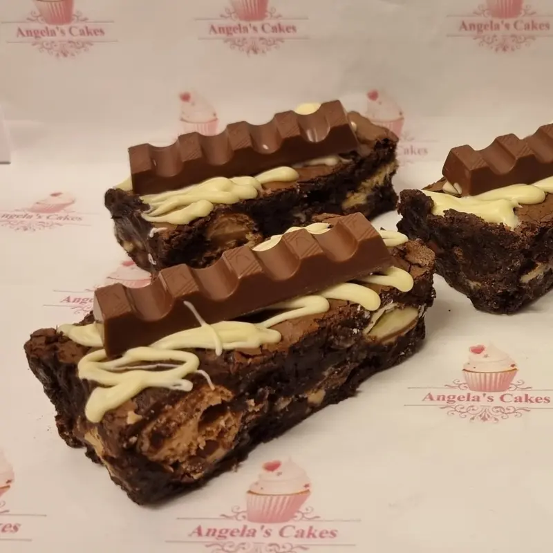 Kinder Bar & Kinder Bueno Brownie Slice x1 Cake Dessert postal brownies treats Food 3