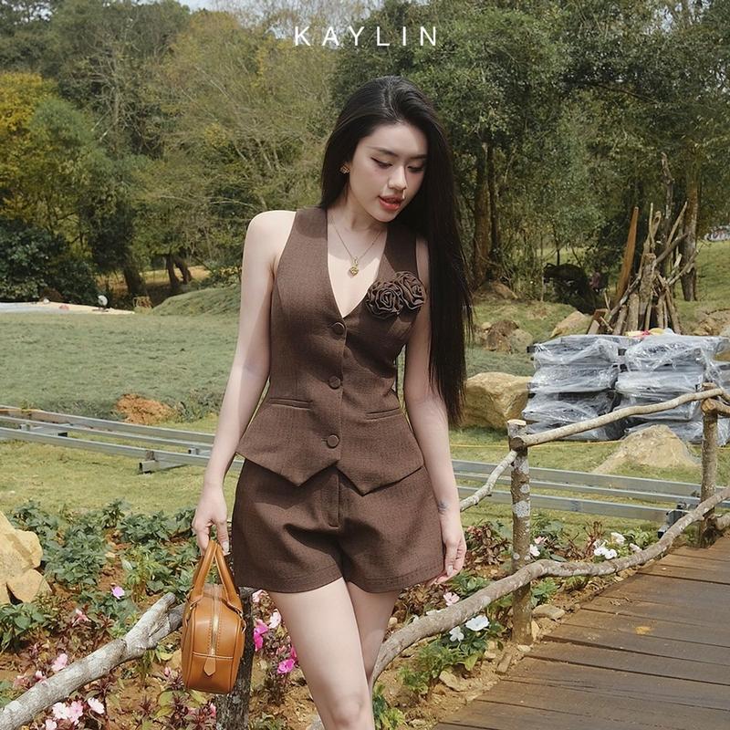 Set KAYLIN Áo Gile Đính Hoa Phối Quần Short Chất Vải Cotton Tuýt Si Phong Cách Trẻ Trung - N2388 Nữ Women