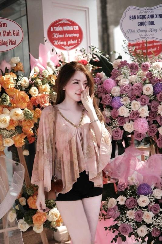 Product Introduction of [HÀNG Sẵn]Áo Loang Tơ Hồng Viền Nhũ Cổ V Tay Loe Bánh Bèo Áo Nữ Thiết Kế Top Women 10
