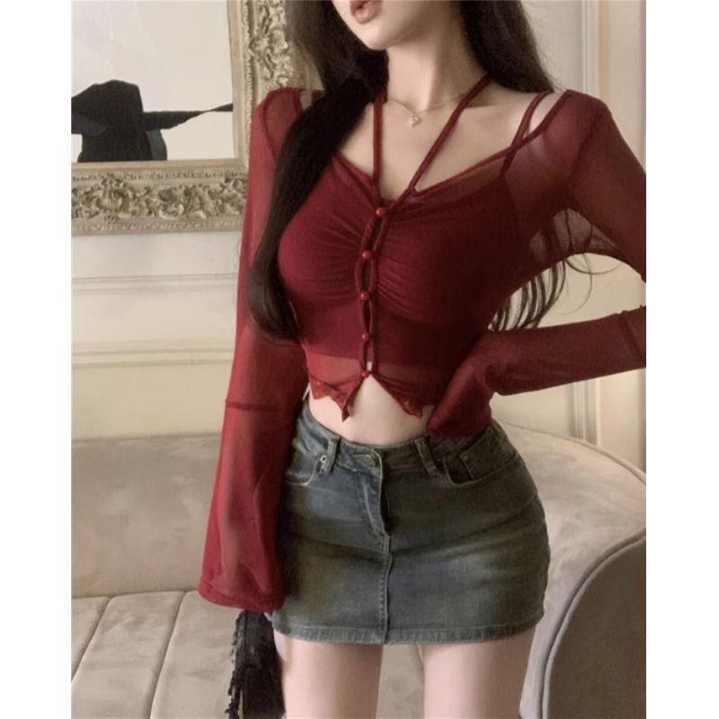 Product Introduction of Áo Khoác Ngắn Bất Đối Xứng Thiết Kế Ngọt Ngào Thuần Khiết, Phong Cách Cô Gái Nóng Bỏng, Dành Cho Nữ, Bộ Sưu Tập Thu Đông 2024, Thiết Kế Đẹp, Cổ Yếm Bên Trong Độc Đáo Áo Mặc Bên Ngoài 2