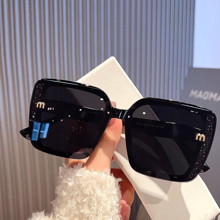 Kính Râm, Gọng Lớn, Màu Đen, Thích Hợp Cho Khuôn Mặt Tròn Và Khuôn Mặt To, Chống Tia Cực Tím, Dành Cho Nữ, Hợp Xu hướng Và Thanh Lịch, Kính Râm Lấp Lánh Vuông Cao Cấp