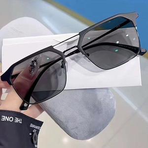 แว่นตาโฟโตโครมิก สไตล์เรโทร ทุกเพศ กรอบไล่ระดับสี ประสบการณ์การมองเห็นที่สะดวกสบาย เหมาะสำหรับสวมใส่ทุกวัน