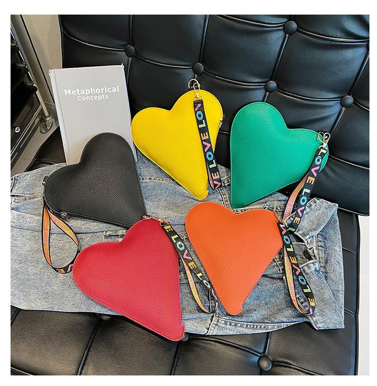 Product Introduction of Special-Interest Design Love 2024 Winter New Good-looking This Year's Popular Coin Purse Clutch Korean Women Bag Tide 24