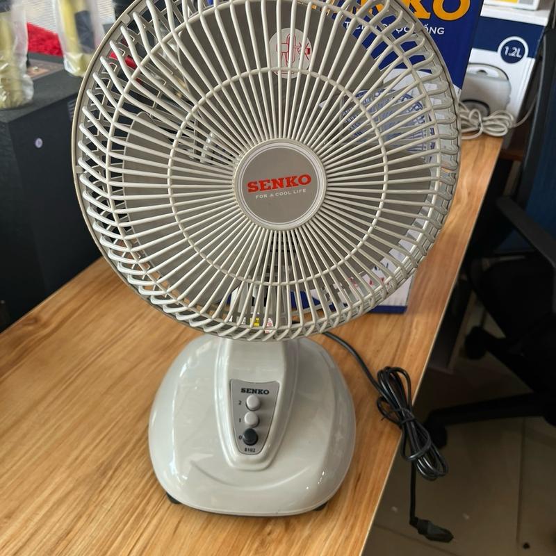 Quạt để bàn B102 SENKO Quạt nhỏ gọn thích hợp cho không gian làm việc