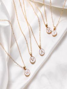 1 Pieza Collar Unisex 2023 de Nuevo Estilo Elegante con 26 Letras, Collar con Colgante de Estilo Callejero, Joyería Bonita para Mujeres y Hombres como Regalo Sin Caja