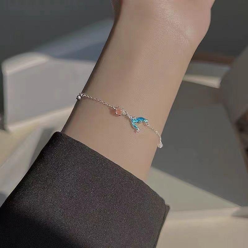 Product Introduction of Sparkling Moonstone Fish Tail Bracelet for Women Summer Fresh High-end Ins Collarbone Niche Versatile Pearl Elegant Design Very Beautiful 0