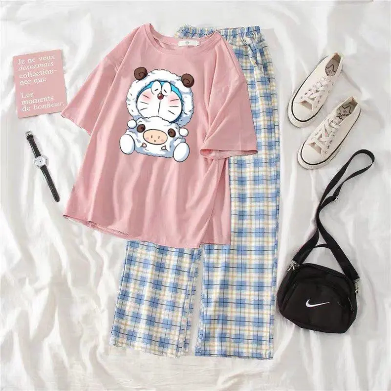 Bộ Áo Thun Nam Nữ Cổ Tròn In Hình Dora và Quần Kẻ Karo Ống Rộng Vải Thun Top 1
