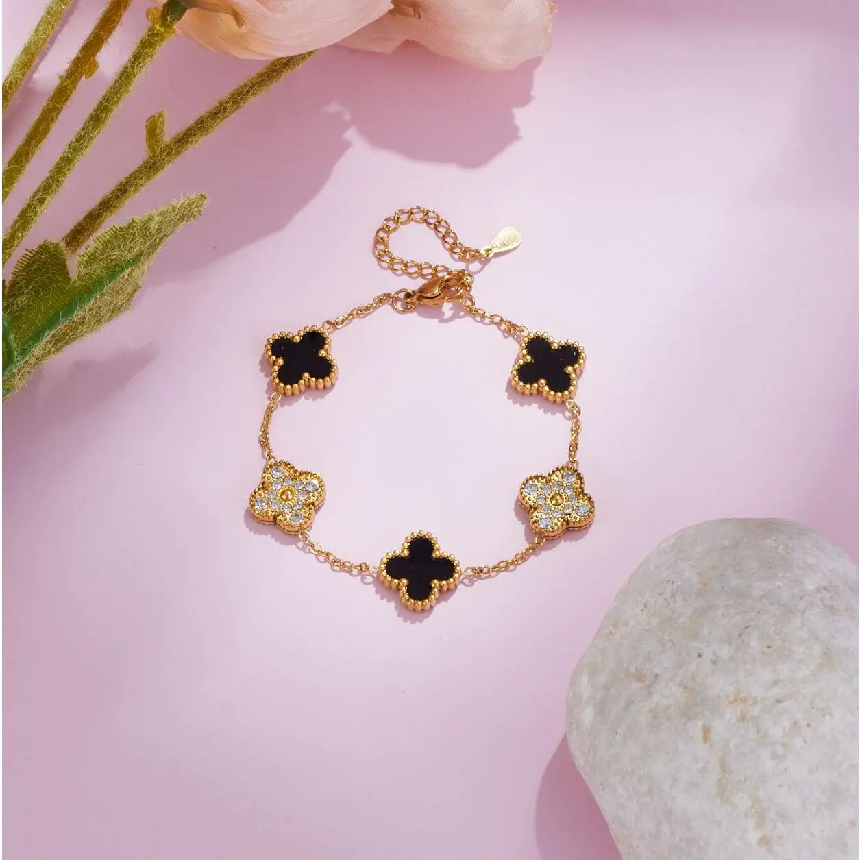 Vòng Tay Cỏ Bốn Lá Bụng Lợn May Mắn Fritillary Hai Mặt, Phổ Biến, Phong Cách Sang Trọng Giá Cả Phải Chăng, Thời Trang, Đầy Màu Sắc Móc Khoá Giày Phụ Kiện Móc Khóa Móc Chìa Khoá