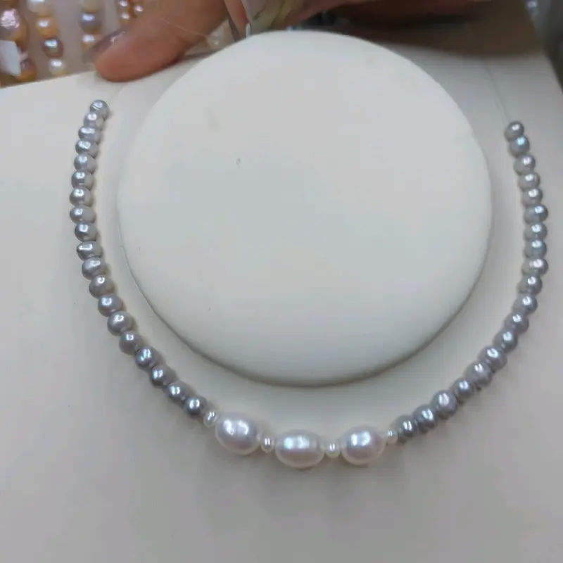 vòng cổ nt xám 5li phối 3 viên chủ giọt trắng có vết sinh trưởng tự nhiên 1