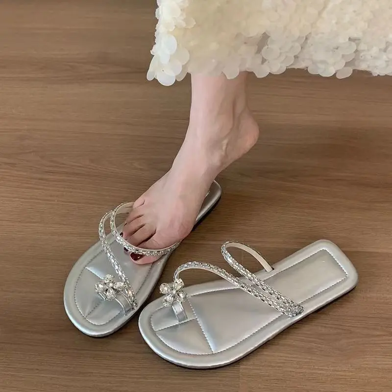 Sandal Roman, Gred Tinggi, Sarung Telefon Berlian Berlian Feng Shui Peri, Selipar Berlian Buatan, Gaya Ins Musim Panas, Gaya Pakaian Luar Rata Baharu 2024