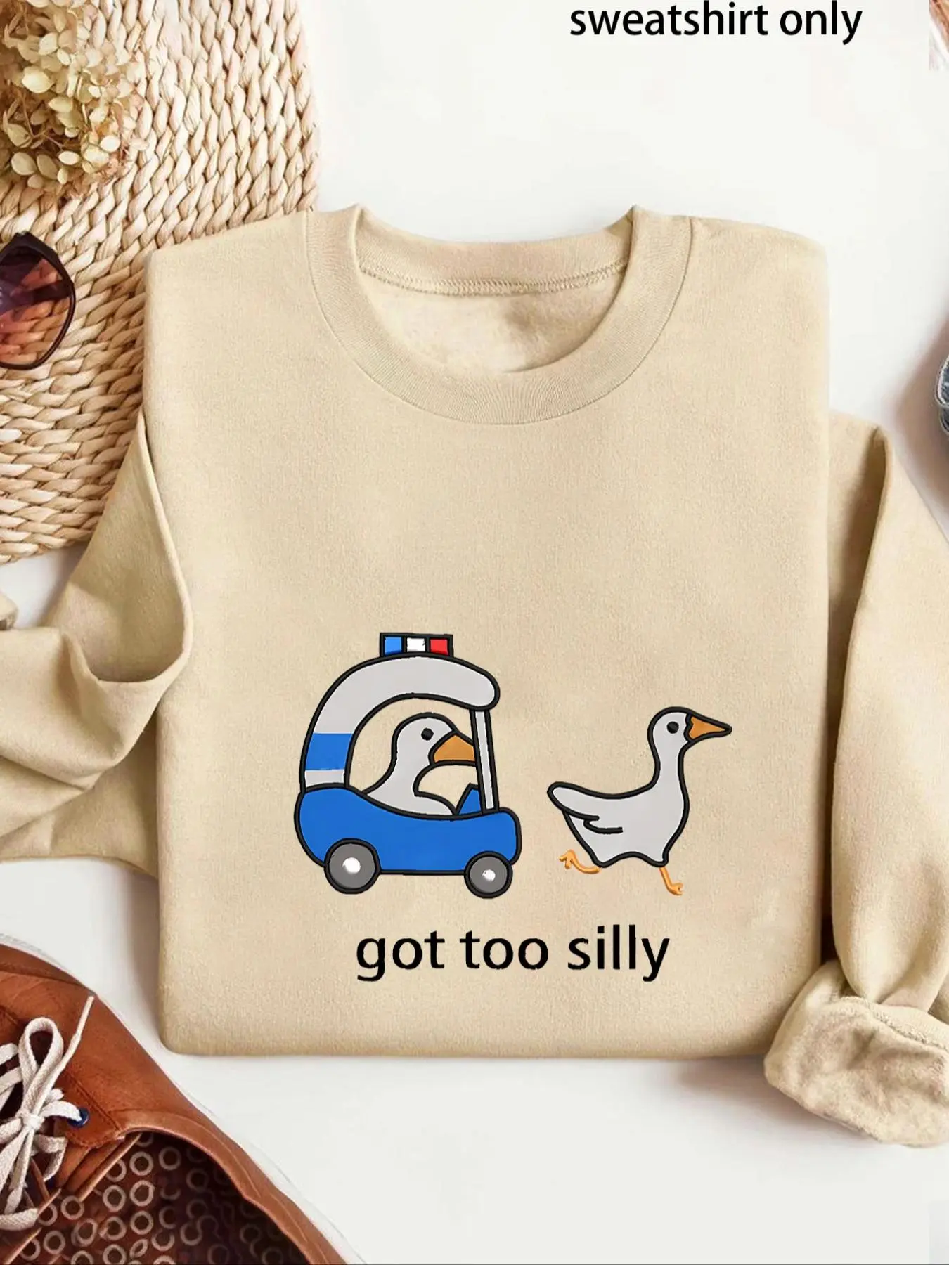 Women's Funny Goose & Car Graphic Sweatshirt, Casual Long Sleeve Pullover for Daily Wear, Ladies Clothes for All Seasons