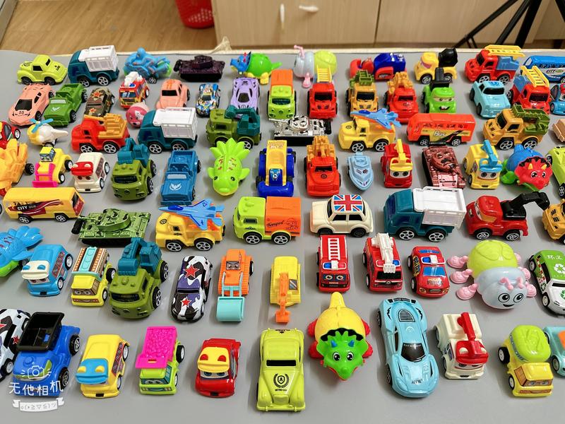 Đồ chơi Hộp 20 - 40 xe oto chạy bánh đà khác nhau Toy