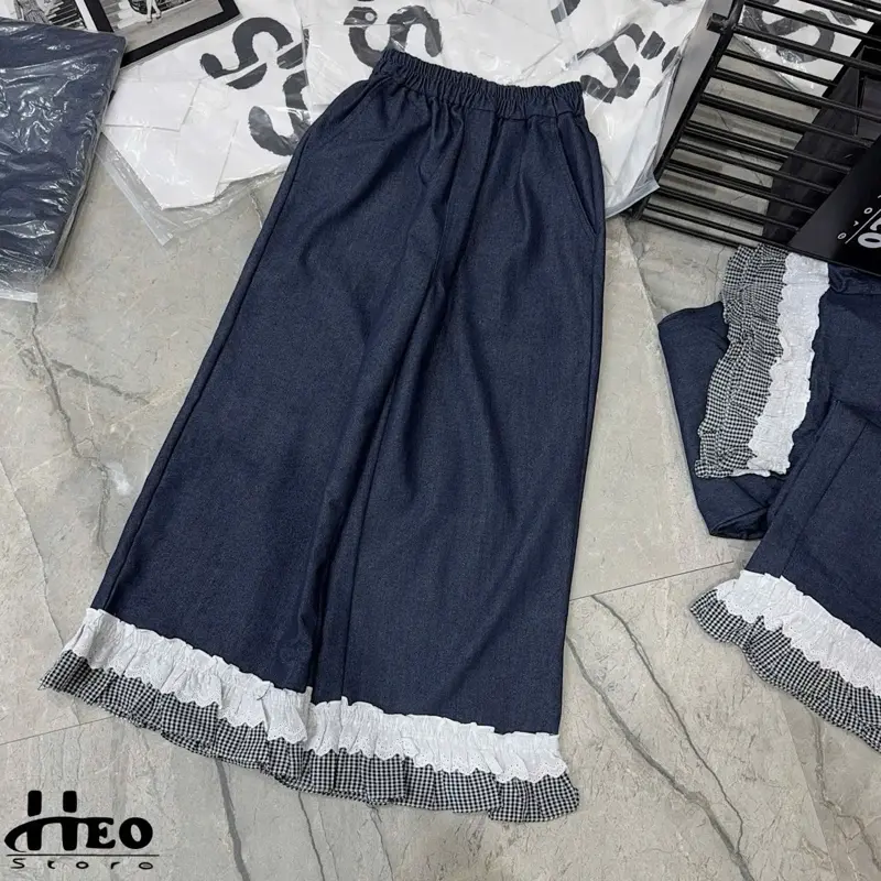 Quần bò dáng loe rộng gấu phôi ren kẻ cách điệu L1 2