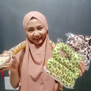 Boneka Ular Snack Boneka mainan anak  bahan velboa lembut panjang 110cm Beraneka warna Dolls Toys