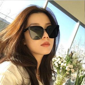 Sunglasses Classic Square Frame Yellow Sunglasses Summer UV Protection Women Men Sunglasses Sunshade