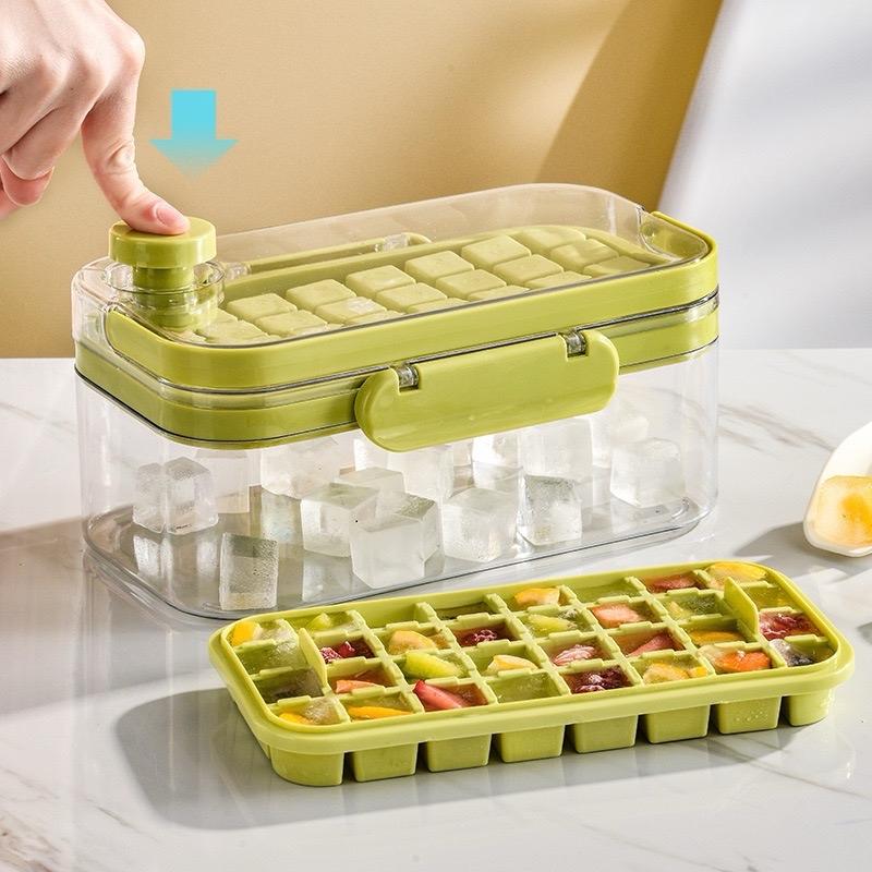 ￼Khay Làm Đá Bấm 64 Ngăn Có Hộp Nắp Đậy Kháng Khuẩn Chống Mùi Và Xẻng Xúc Đá Tiện Lợi 0