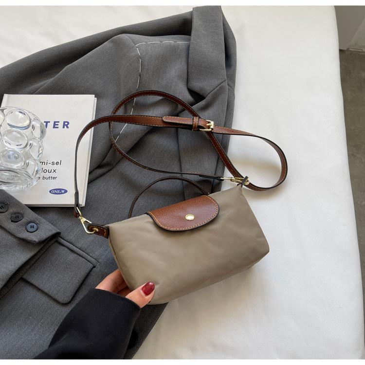 Product Introduction of Retro Explosions Handbag Shoulder Crossbody Bag Carrying High-grade Nylon Jiaozi Bag. 9