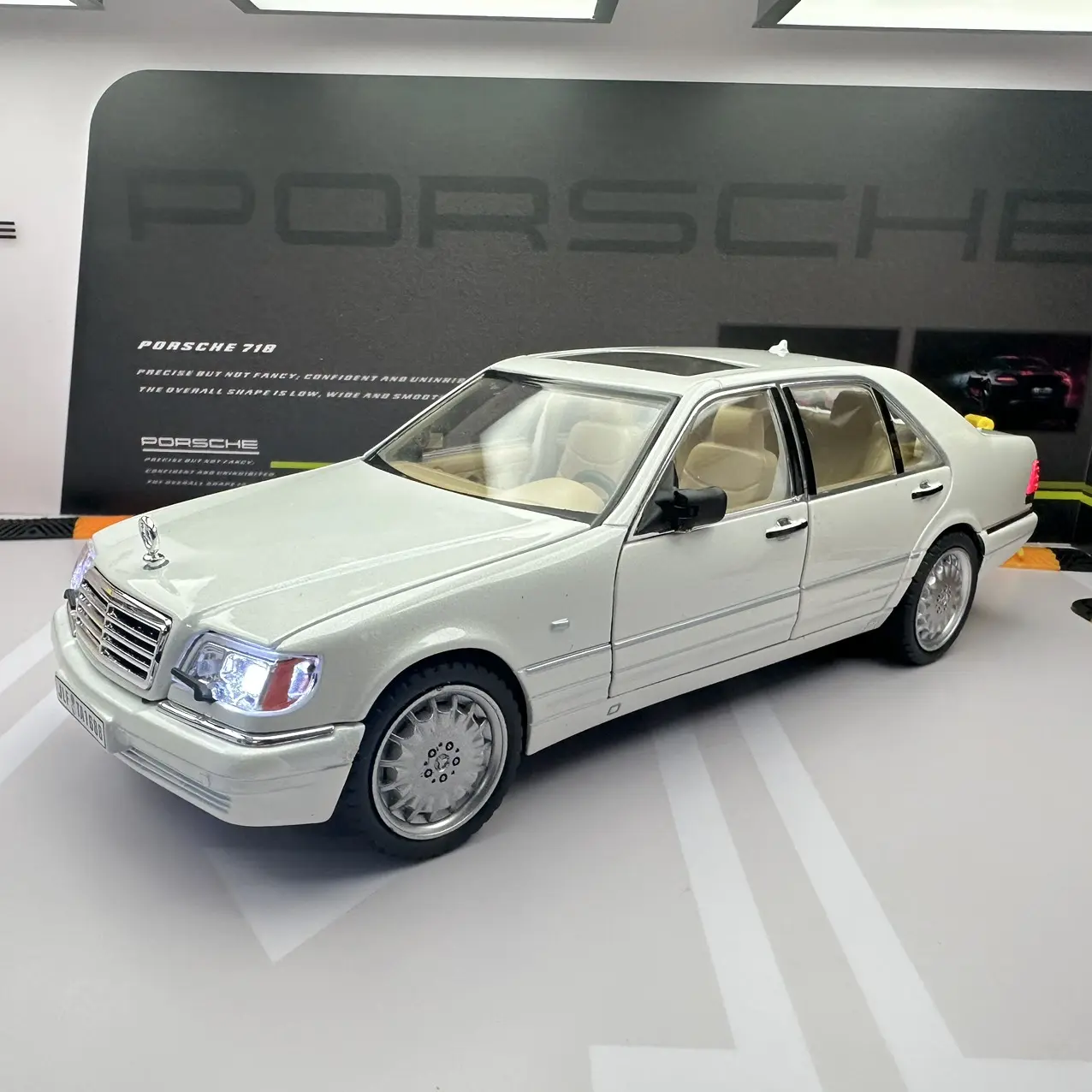 Mô hình xe Mẹc ce des W140 - 300SEL tỉ lệ 1:24 hãng Jinlifang