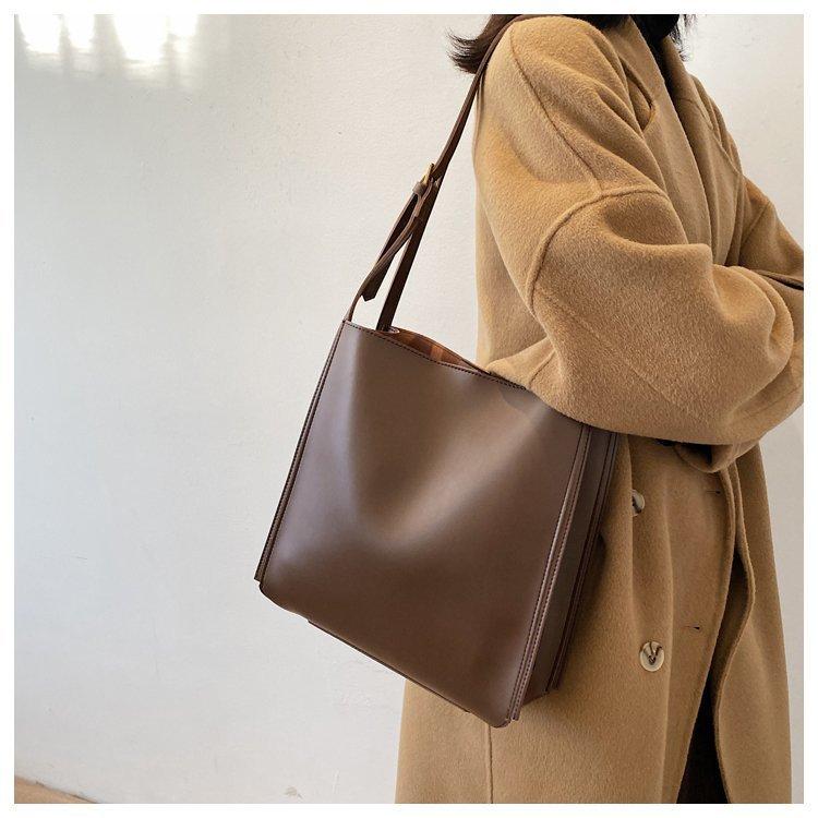 Product Introduction of One bag on the shoulder, retro-large tote bag of women, fashionable bag 19