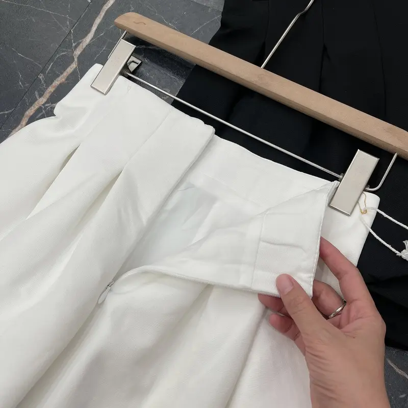 Q365 - QUẦN SHORT CHẤT KAKI DÁNG PHỒNG XẾP LY KHÓA KÉO SAU 8615 Women Nữ 8