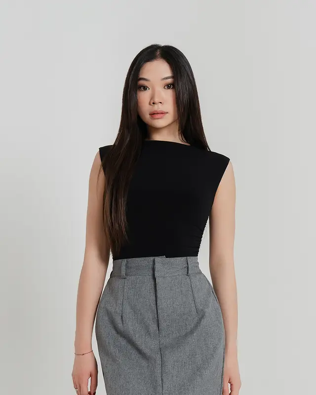 Evertops -1.0 / Lilou Ruched Top / Atasan Wanita Polos Slim-fitting 7
