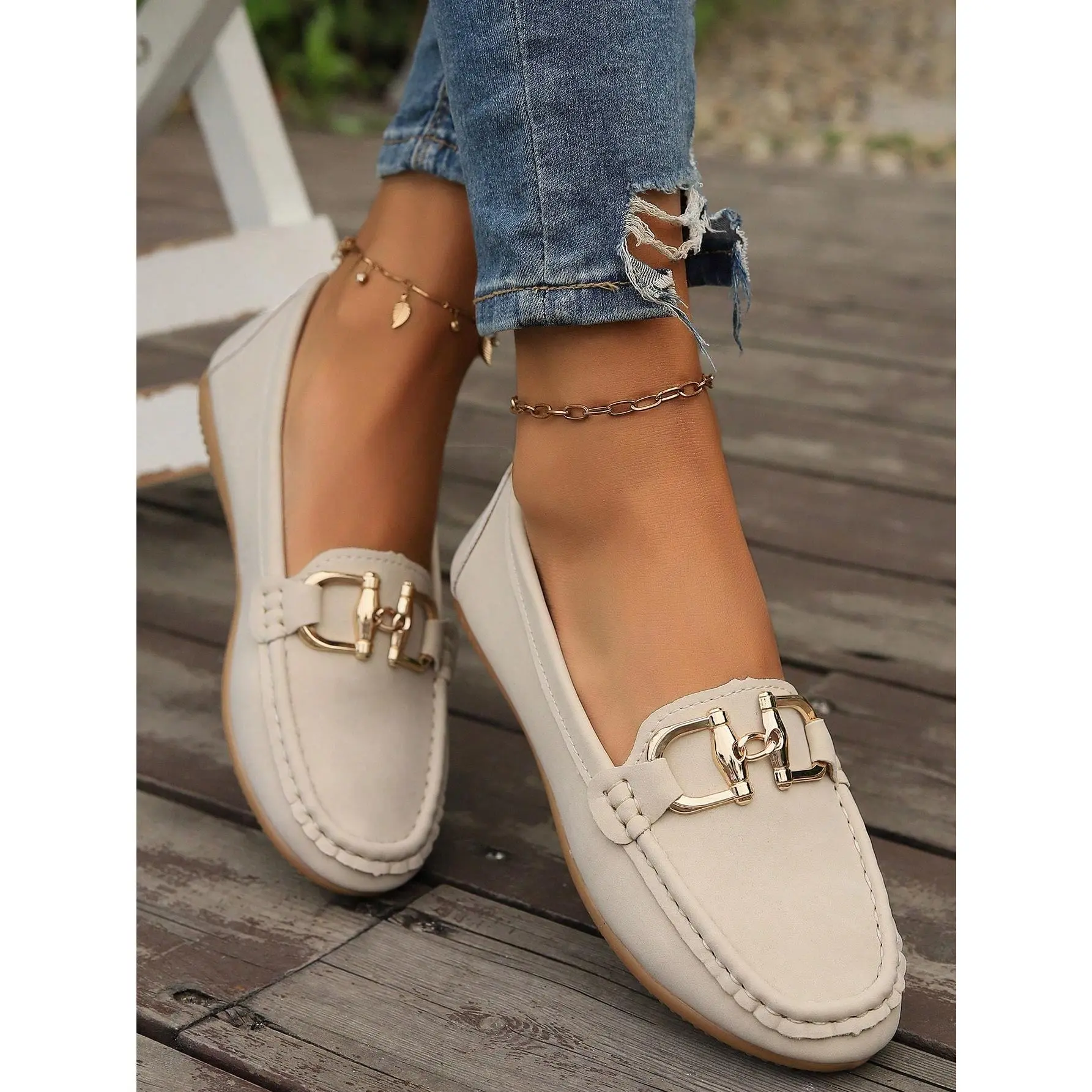 2024 Spring/Autumn Casual Commuting Comfortable Metal Buckle Slip-On Plus Size Flat Loafers For Women