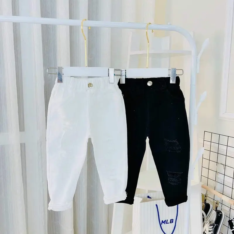 Quần kaki rách mềm đẹp 2 màu đen trắng cho bé trai bé gái 8-35kg 8