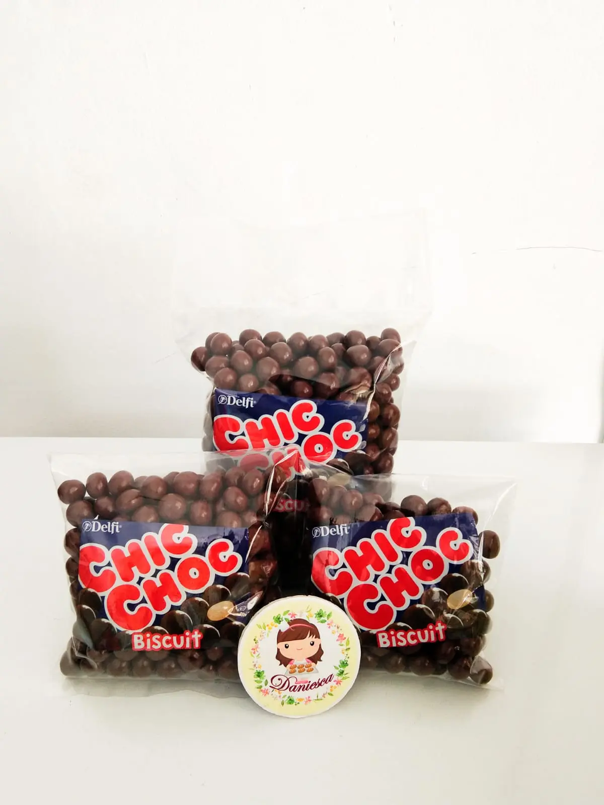 .500gr coklat Delfi Chic choc isi biskuit Chocolate Cokelat Cemilan