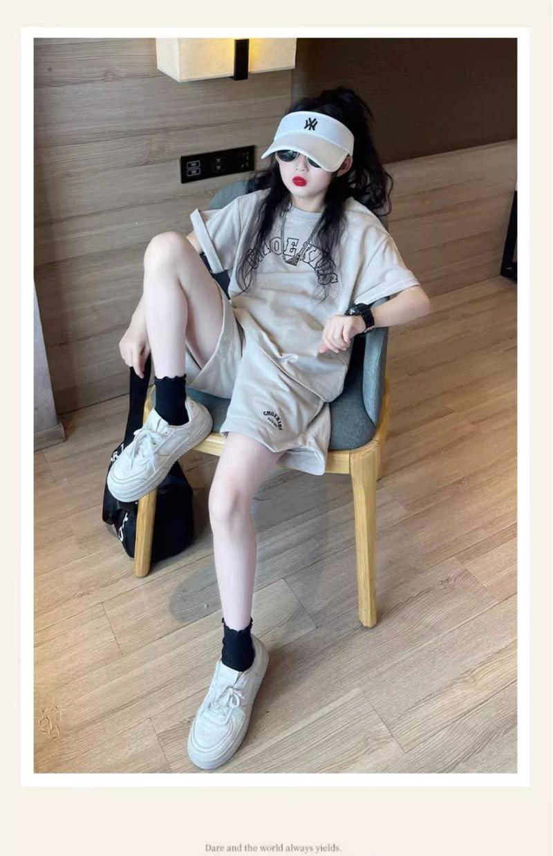 Product Introduction of Trang Phục Bé Gái, Bộ Hai Mảnh, Áo Sơ Mi ngắn Tay Và Quần Đùi, Thời Trang Và Phong Cách, Thích Hợp Cho Mùa Hè Mới Năm 2025, Thời Trang Và Thường Ngày, Dành Cho Trẻ Lớn 5