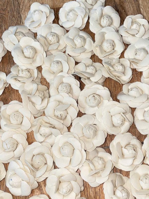 Ngolas - Hoa Trà Dạ Cao Cấp cấp Handmade Màu Nude Có Ghim Sau Cài Áo 8