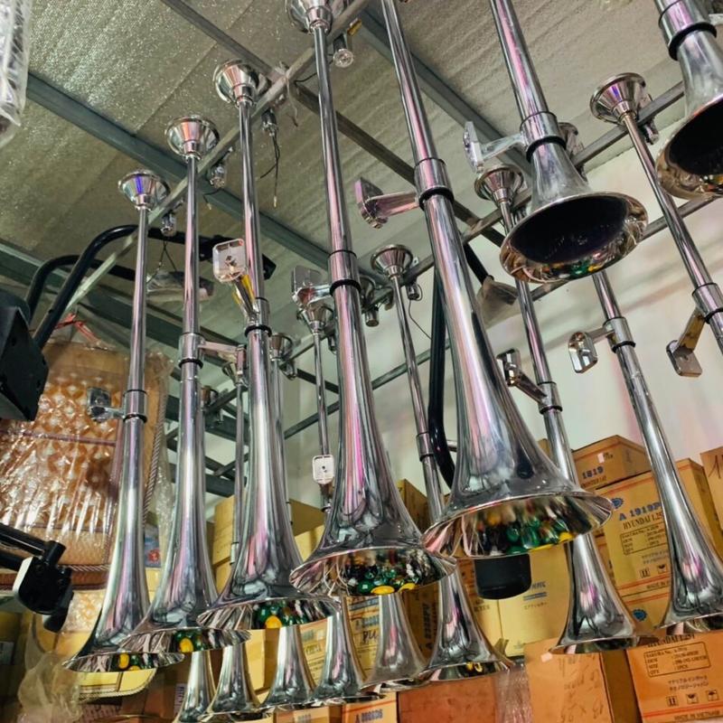Kèn hơi Trung Quốc cây 1m và cây 60cm Phụ Kiện xe tải điện 12-24v đều dùng được
