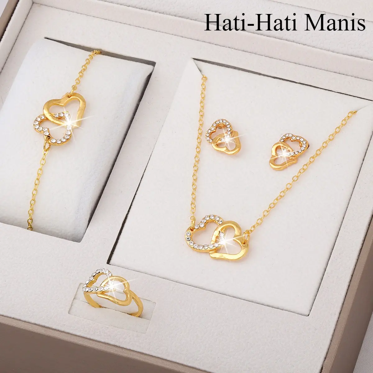 Set perhiasan mewah berlian penuh gaya Eropa dan Amerika, kalung hati ganda, gelang, anting-anting, dan set gelang empat bagian.