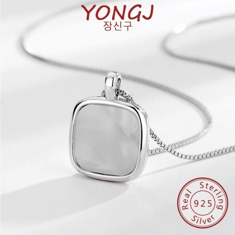 Product Introduction of New 925 Silver Simple Graceful Square Fritillary Necklace 19
