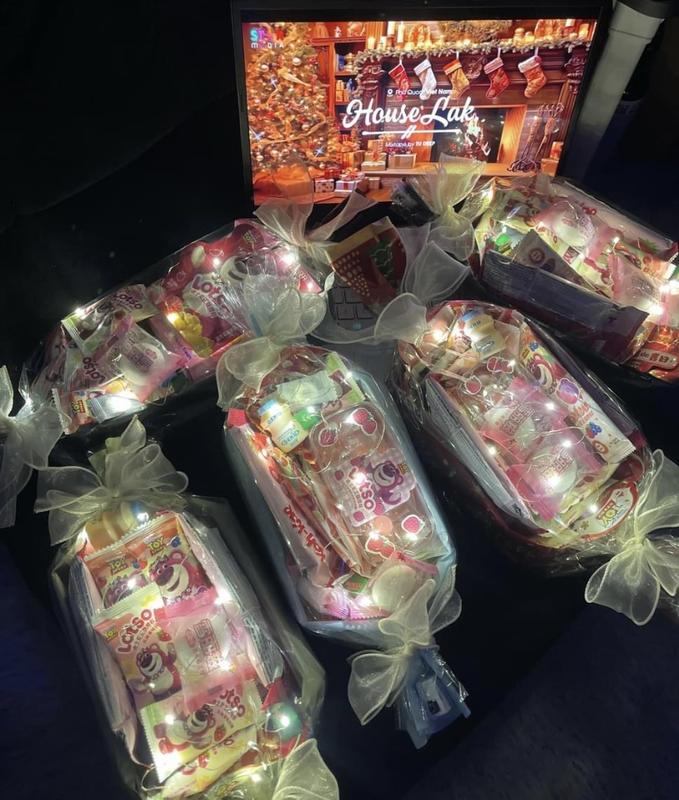 Quà tặng bánh kẹo khổng lồ