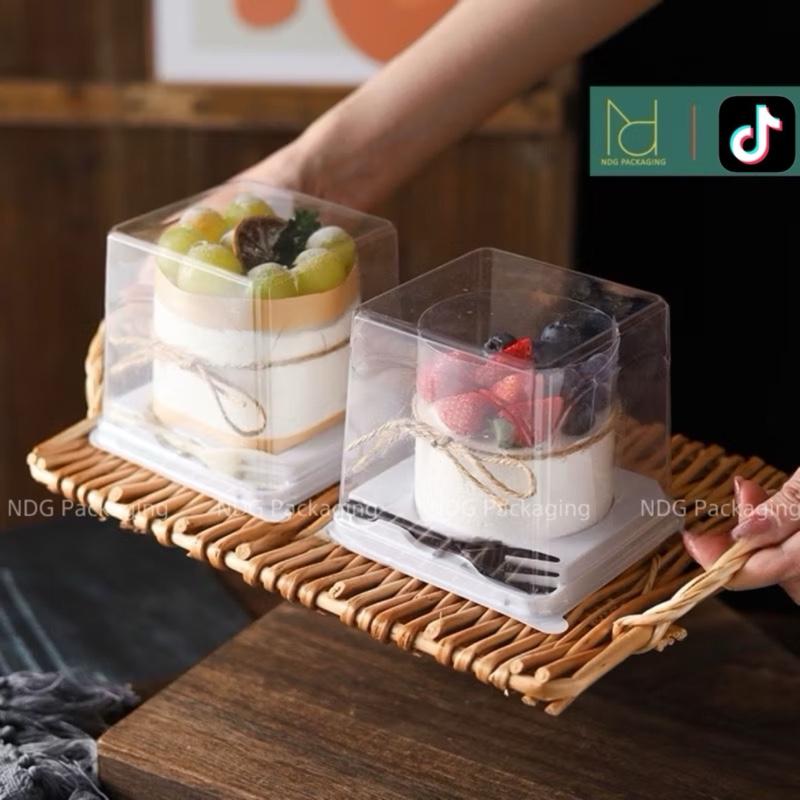 10 Hộp nhựa vuông đựng bánh đế tròn kèm nĩa [XY902] đựng vừa bánh kem nhỏ size 8cm 0