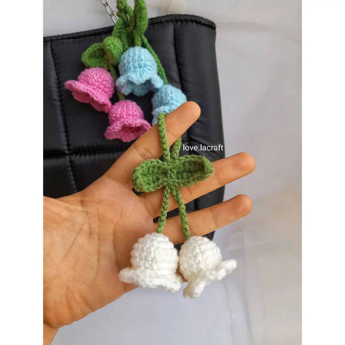 Gantungan Tas Bunga Lili Lily of the Valley Rajut | Crochet Lily of the Valley Bag Charm Keychain | Aksesoris Tas Bunga Rajut | Gantungan Bunga Rajut | Crochet Souvenir Sovenir Rajut | Kado Ultah Wisuda | Birthday Graduation Gift Ideas