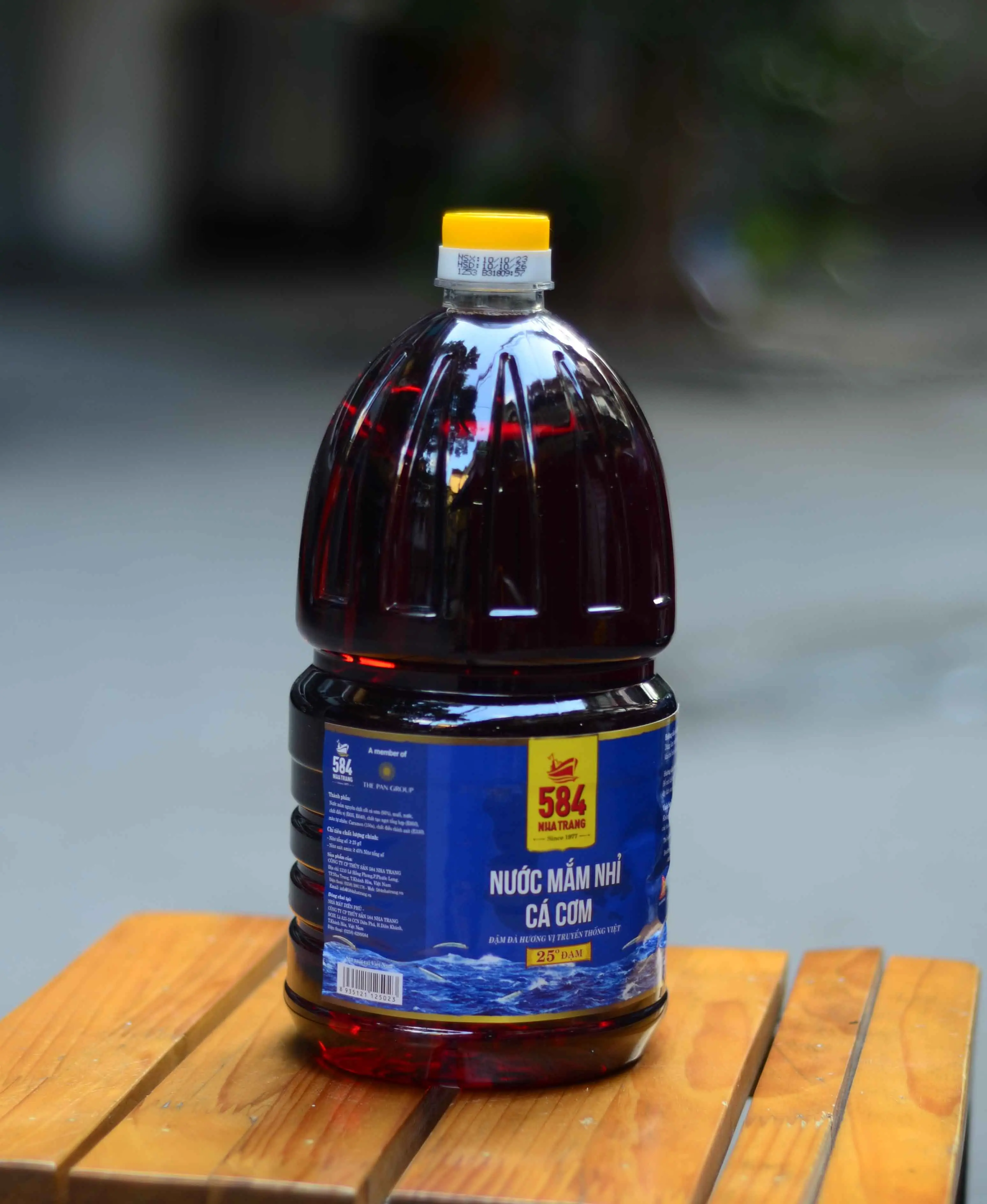 Nước mắm 584 Nha Trang can 2l chuyên sử dụng cho nhà hàng (làm giò, chả rất thơm)