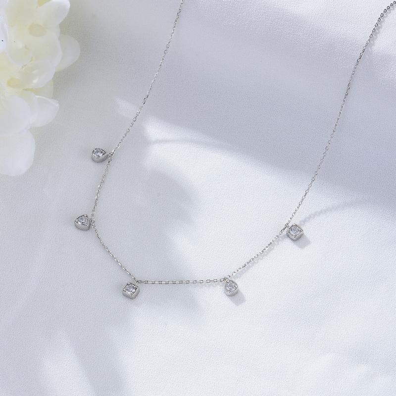 Product Introduction of Silver Simple Versatile Zircon Clavicle Chain Geometric Small Square Inlaid Diamond Pendant Necklace 6