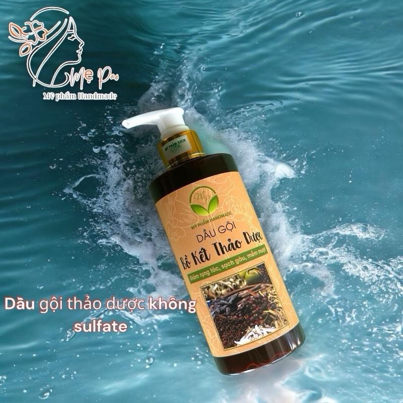 DẦU GỘI TRỊ GÀU NHÀ NẤU . DẦU GỘI BỒ KẾT THẢO DƯỢC CÔ ĐẶC, NHÀ NẤU, HOÀN TOÀN TỰ NHIÊN KHÔNG BẾT TÓC, KHÔNG HOÁ CHẤT. THỂ TÍCH:300 ML .HẠN SỬ DỤNG: 6 tháng từ ngày mở nắp .CÔNG DỤNG: - Giảm ngứa gàu, ngăn rụng tóc,giúp tóc chắc khoẻ...