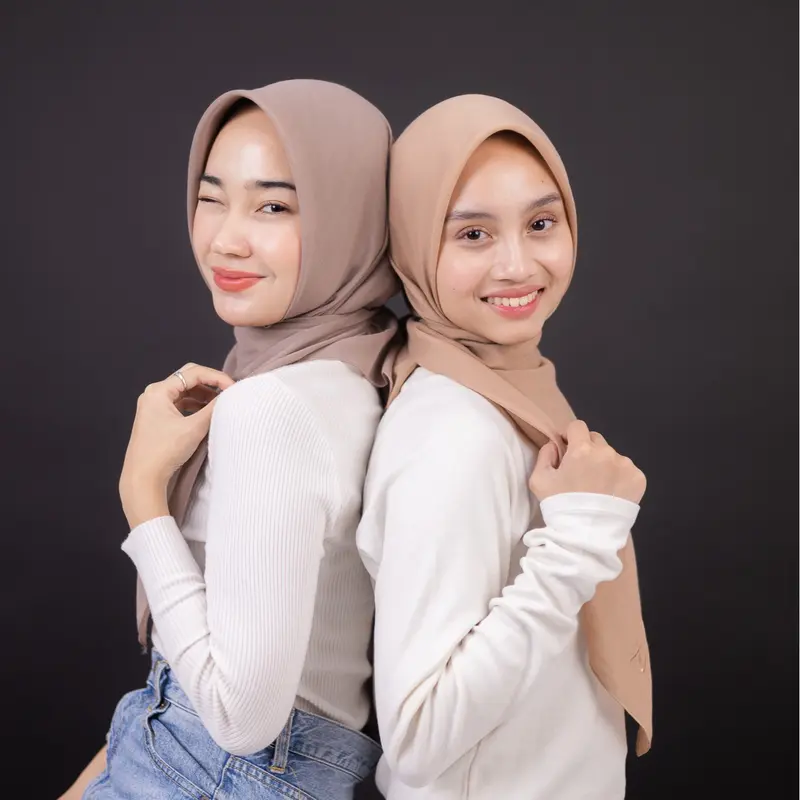 Lily Paris Premium  square by Tiebymin  plain square kerudung segi empat anti meleyot 2