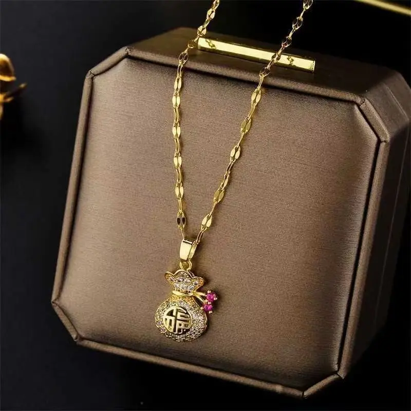 Explosive exquisite lucky bag titanium steel necklace temperament advanced titanium steel does not fade Korean spot gold 18K gold