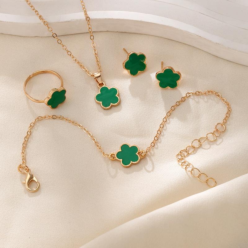 Product Introduction of 4pcs/set Five-leaf Clover Jewelry Set for Women Simple Petal Flower Necklace Bracelet Ring Earrings 4
