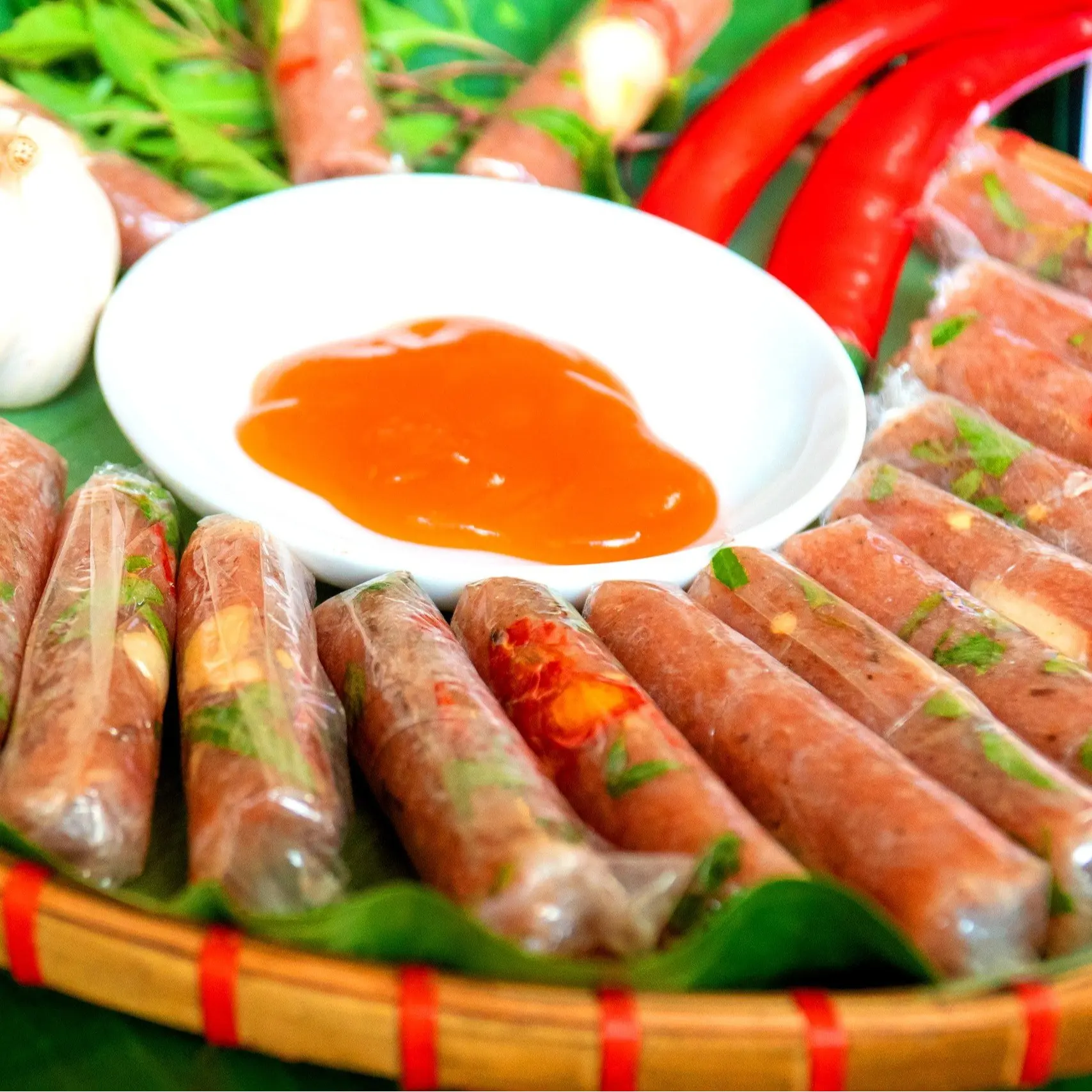 (SP chỉ gửi được Miền Bắc và Trung): Nem Chua Hậu Len Combo 100 cái Nem Chua truyền thống. Làm từ thịt và bì, lên men bằng thính gạo. có vị chua cay đậm vị