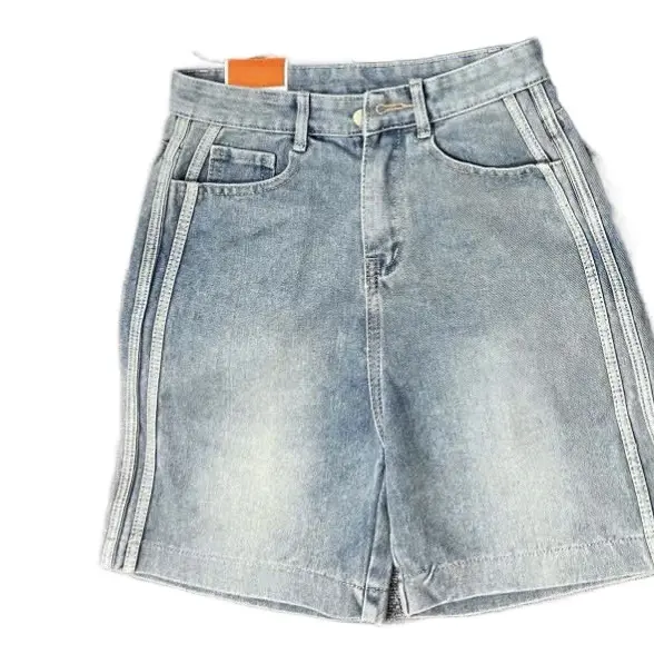 Quần jean ngố 2 sọc ,chất jean mềm, thoải mái,mang lại phong cách năng động, tự tin , trẻ trung.(3size; s,m, l)