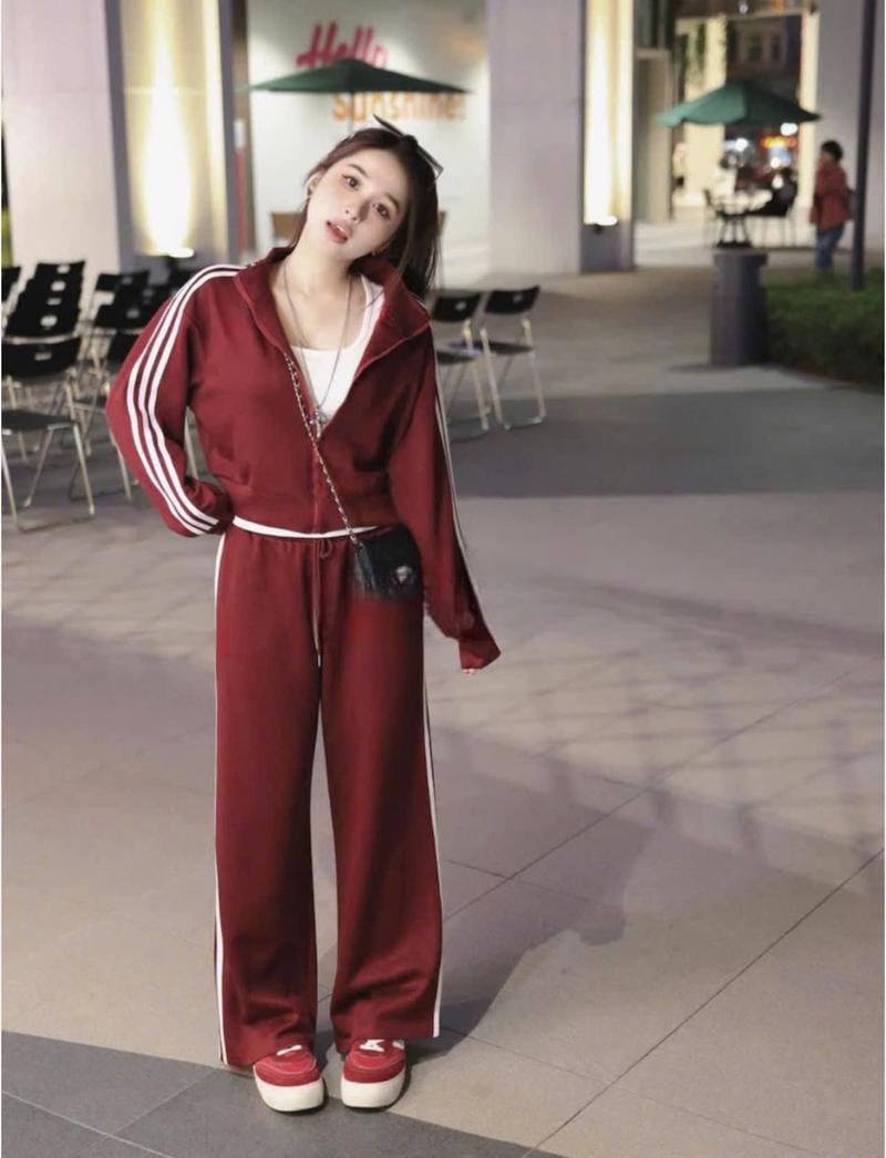 Product Introduction of T1 Set nữ 2 món áo dài tay 3 sọc mix quần ống rộng ôm dáng Size 40-65kg 3
