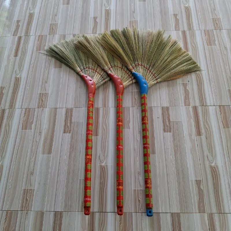 Combo 3 cây chổi_105k.Sản phẩm hữu ích,làm sạch nhà cửa,màu ngẫu nhiên. 2